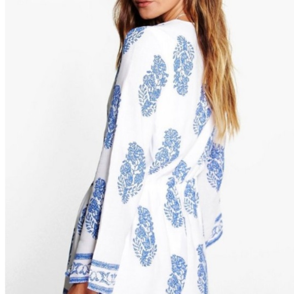 Boohoo × Cara Wrap Front Printed Playsuit in Navy - Picture 5 of 8